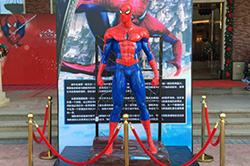 【科幻影视人物】英俊潇洒的玻璃钢蜘蛛侠雕塑带你走进属于它的一天