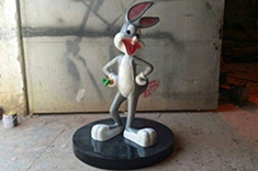 【卡通形象人物】兔八哥玻璃钢雕塑——动画片里虚构的卡通人物快乐兔