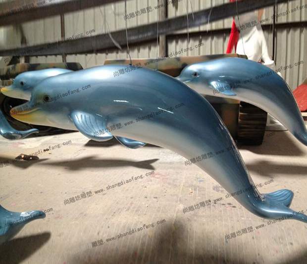 小海豚雕塑1