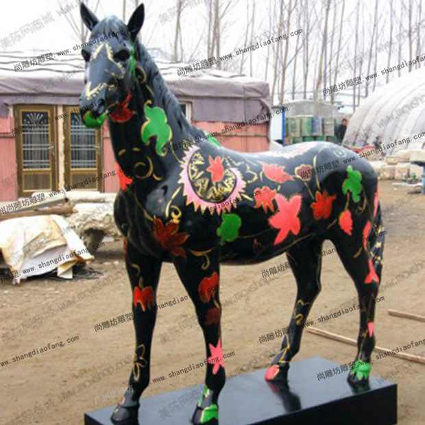 玻璃钢彩绘马雕塑2