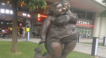 【商业广场】商业街胖女人带小孩仿铜雕塑