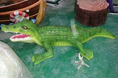 【动物雕塑】动物园鳄鱼雕塑，冷血爬行动物流泪因为……