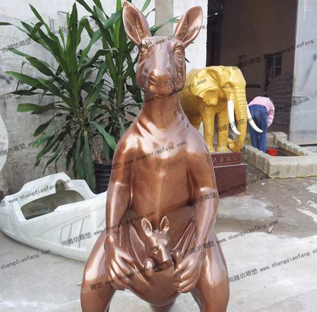 仿铜袋鼠雕塑1