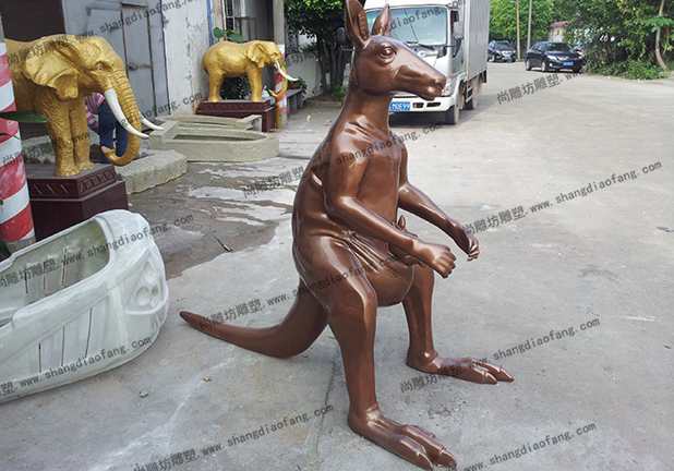 仿铜袋鼠雕塑2