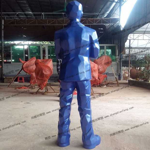 玻璃钢男模特雕塑背面