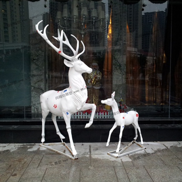 重庆北辰酒店装饰玻璃钢彩绘鹿雕塑图二