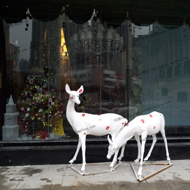 重庆北辰酒店装饰玻璃钢彩绘鹿雕塑图三