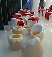 【公共.休闲】新颖的玻璃钢鸡蛋壳凳子带给人们一个全新的坐立体验
