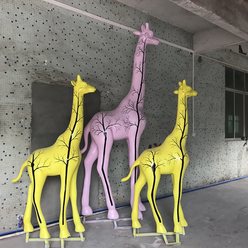 尚雕坊玻璃钢材质仿真彩绘长颈鹿动物雕塑园林摆件